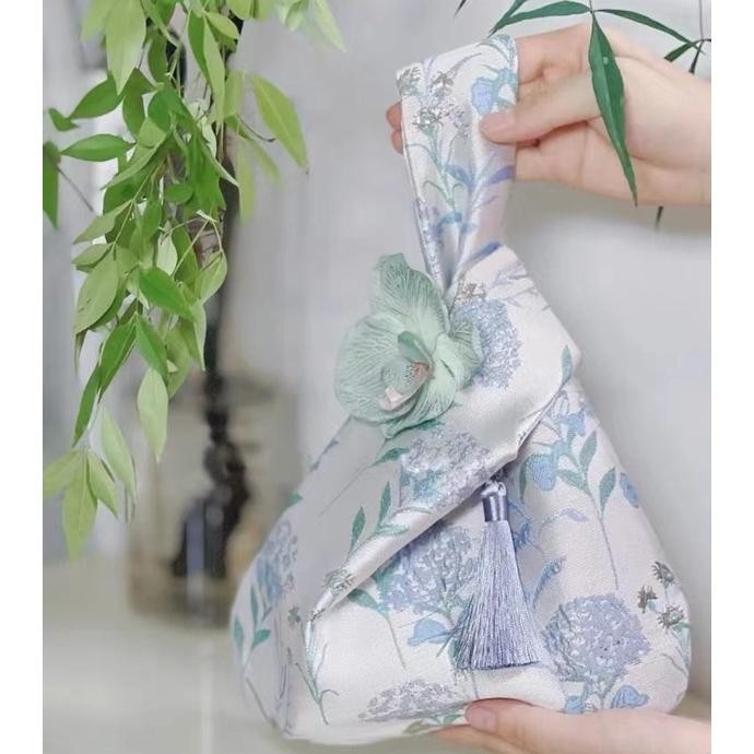 

COD Pouch Hampers Gift Bag Natal Imlek Lebaran Premium Tas Kantong Bingkisan tia-111