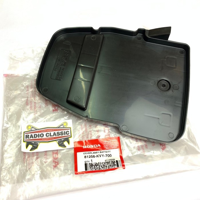 CAVER TUTUP ACCU AKI BAGASI HONDA BEAT KARBU ORI AHM 81256KVY700