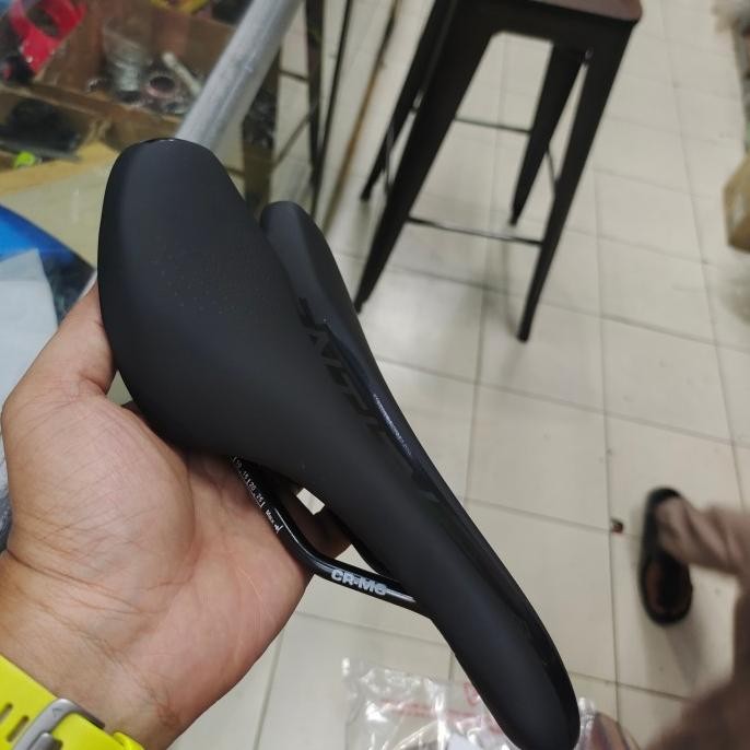[ Sonlo ] Saddle Sadel Roadbike Flux2 Entity Strattos S5 S7 S8 Sadel Enak Rb
