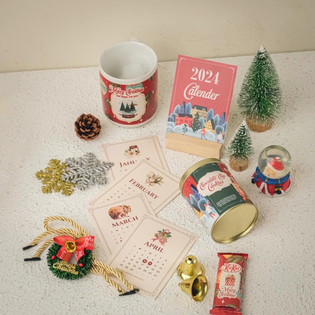

BISA COD Hampers Natal Holly Jolie 2023 | Christmas Gift box Kado natal Souvenir Christmas Hampers Kue kering Parcel Natal Hadiah Natal Mug Gelas Kalender 2024 Natal 2023 PK32