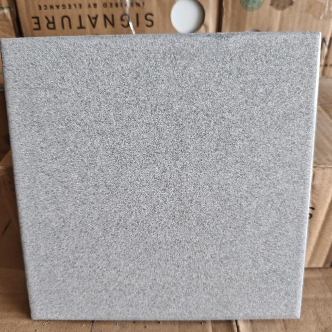 KERAMIK LANTAI 20X20 KASAR ABU-KERAMIK TERAS,KERAMIK KAMAR MANDI GT