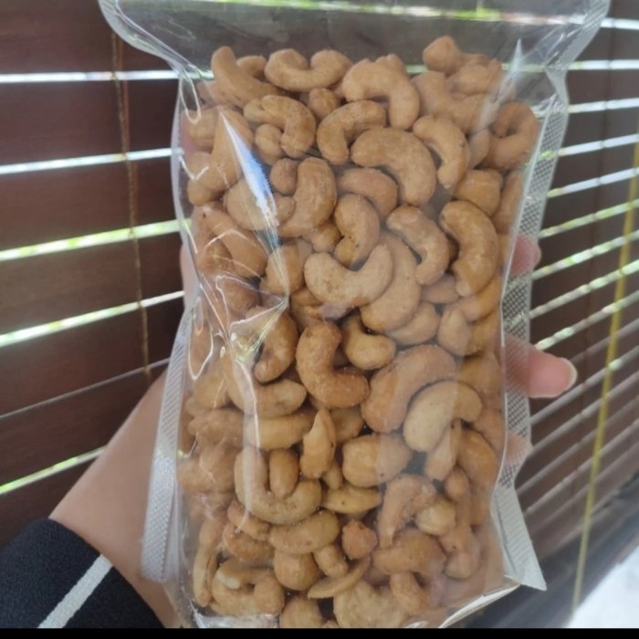 

Kacang Mede Matang Super 1kg