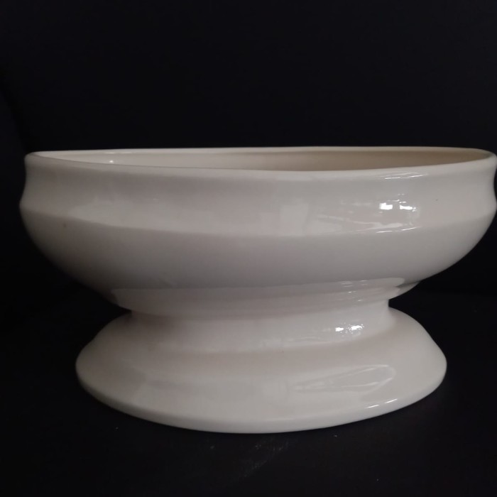 POT / VAS BUNGA KERAMIK PUTIH OVAL KAKI L