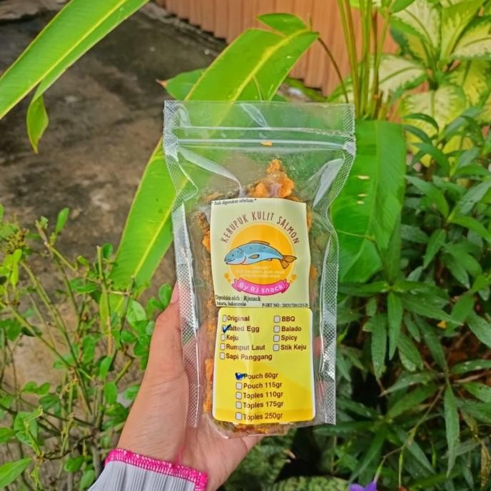 

Keripik Kulit Ikan Salmon Salted Egg Pouch 60gr Cemilan sehat [terbaik]