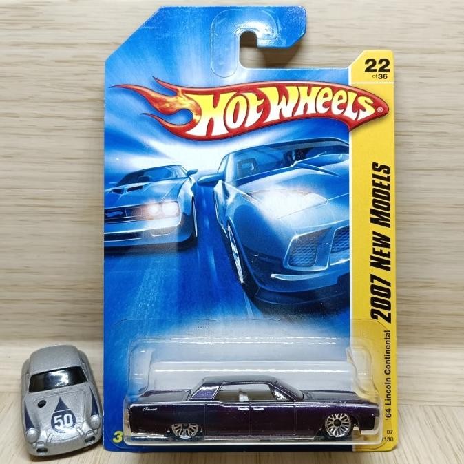 hot wheels lincoln continental ungu