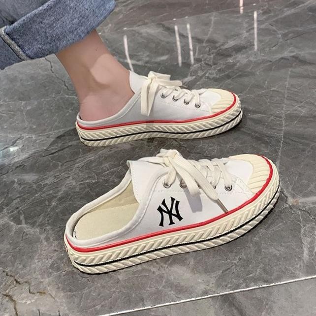 Sepatu Sandal Selop Antislip Wanita Branded Kanvas Sneaker