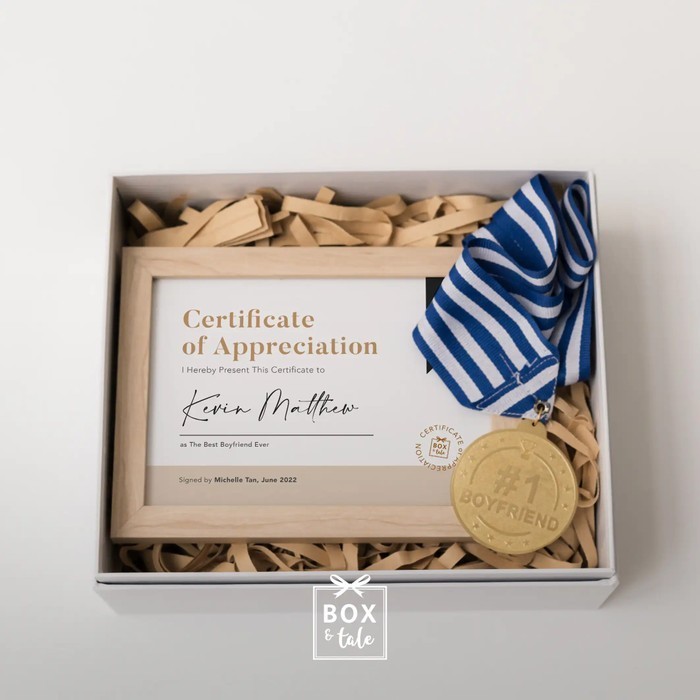 

Kado Pacar/ Ulang Tahun/ Anniversary - Certified, My Boo By Box & Tale Terlaris