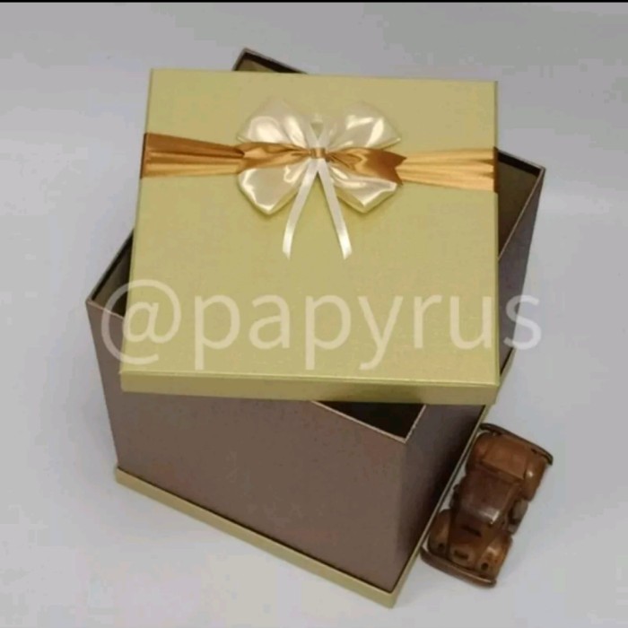 

Papyrus Sandwich 25x25 Tinggi 30cm Kotak Kado Gift Box
