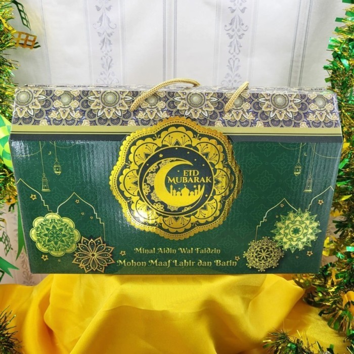

Dus Hampers Idul Fitri isi 3 Toples Jar 800 ml Dus Kue Kering Lebaran