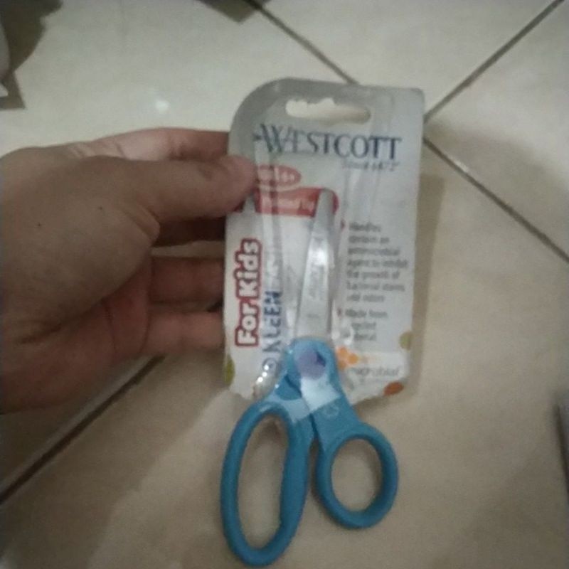

Gunting kecil untuk anak anak anti bakteri small scissors JIN-TC-1224