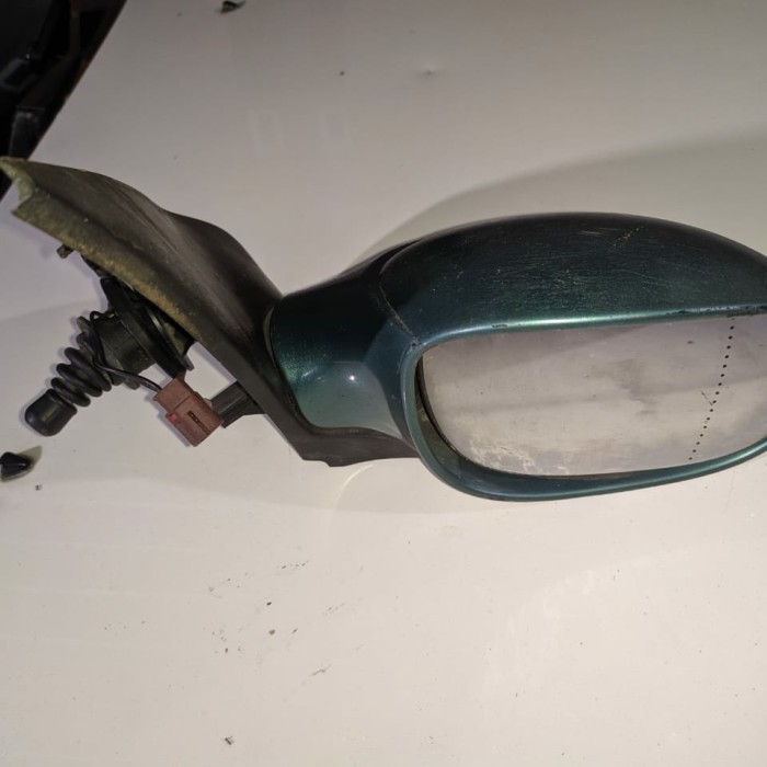 SPION KANAN PEUGEOT 206