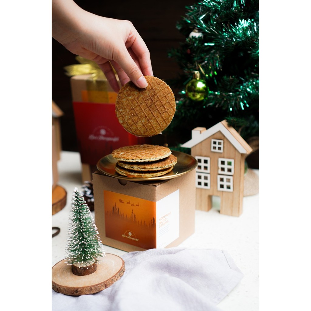 

Natal Christmas Hampers 1 box isi 10 pcs premium by Kin's Stroopwafel - Original Limited
