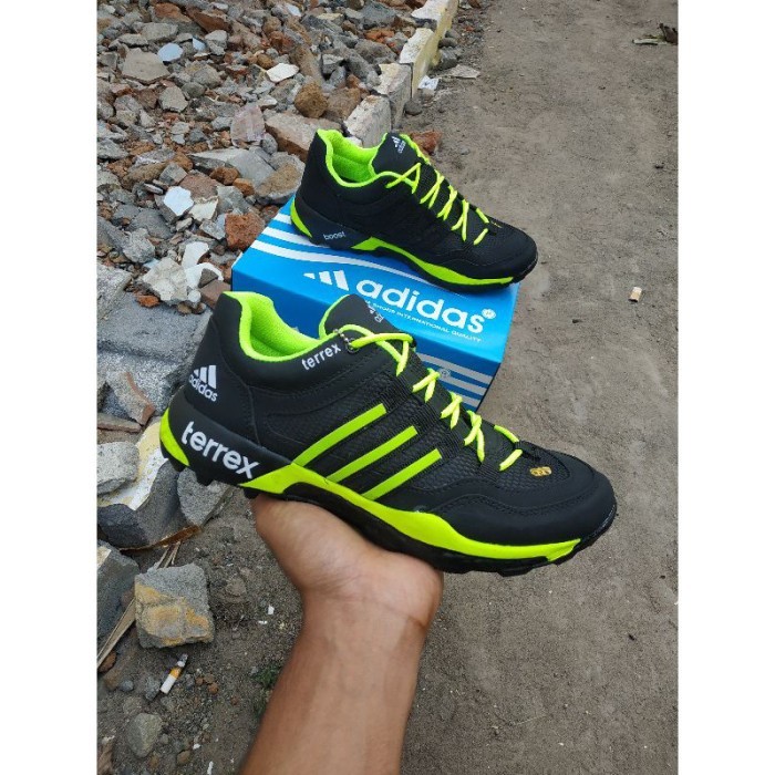 Sepatu Volly Adidas Terrex