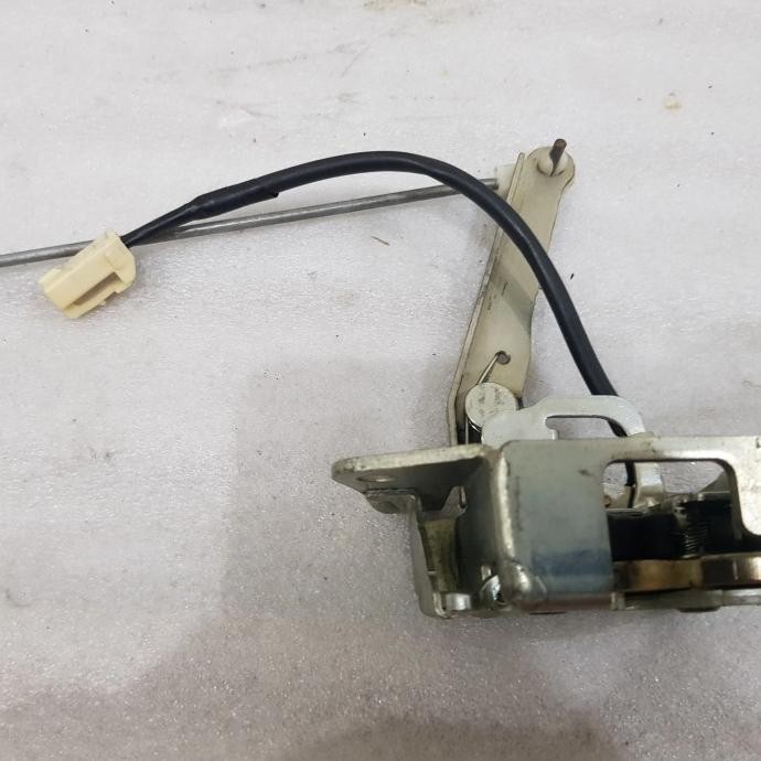 Door Lock Pintu Bagasi Ori Avanza Lama05-11  Ready