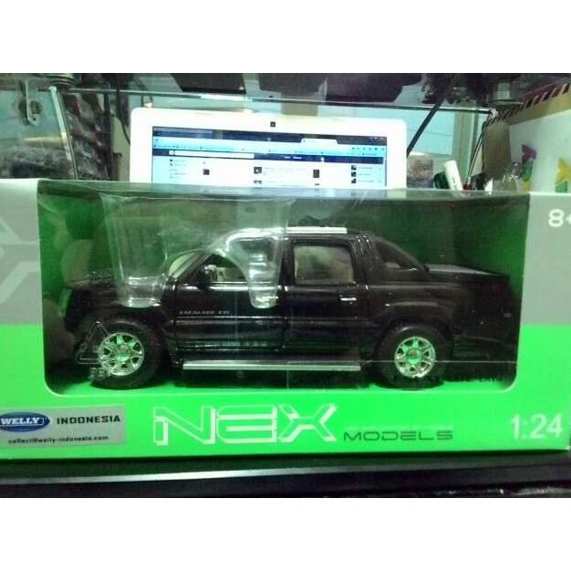 Welly Nex Cadillac Escalade EXT 2002 Hitam Skala 1:24