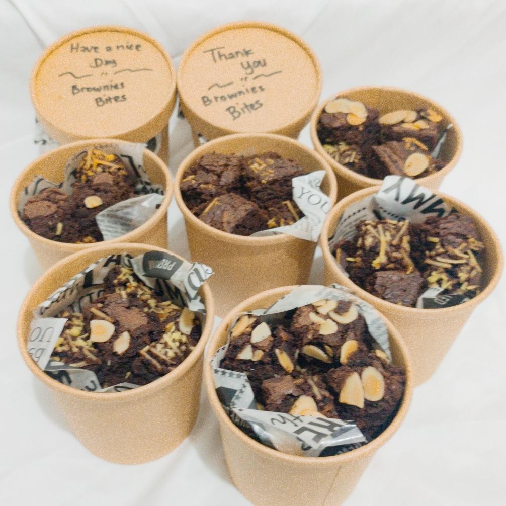 

HGT Brownies Bites Premium | Fudgy Bucket | Brownies Panggang | Hampers Lebaran Natal