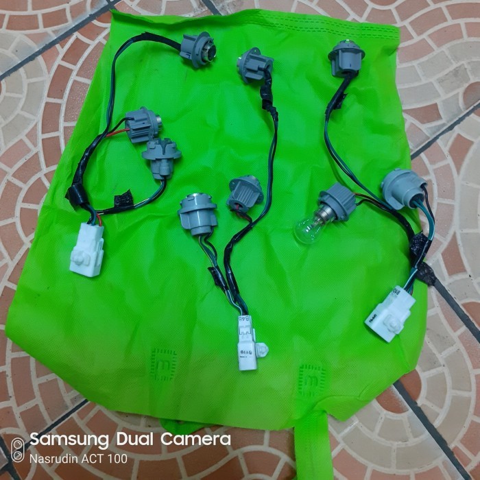 soket socket stoplamp lampu belakang kijang innova type 2012 original