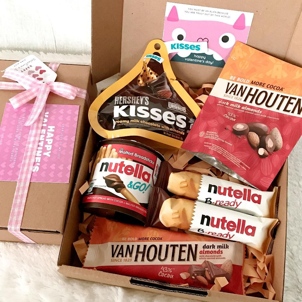 

Hampers Lebaran / Kado Lebaran / Gift Box Wisuda / Hampers Ulang Tahun / Hampers Anniversary / Hampers Valentine / Natal / Christmas / Hari Ibu / Hari Guru / Dll - Chocolate Edition - Cokelat Valentine (Murmer)