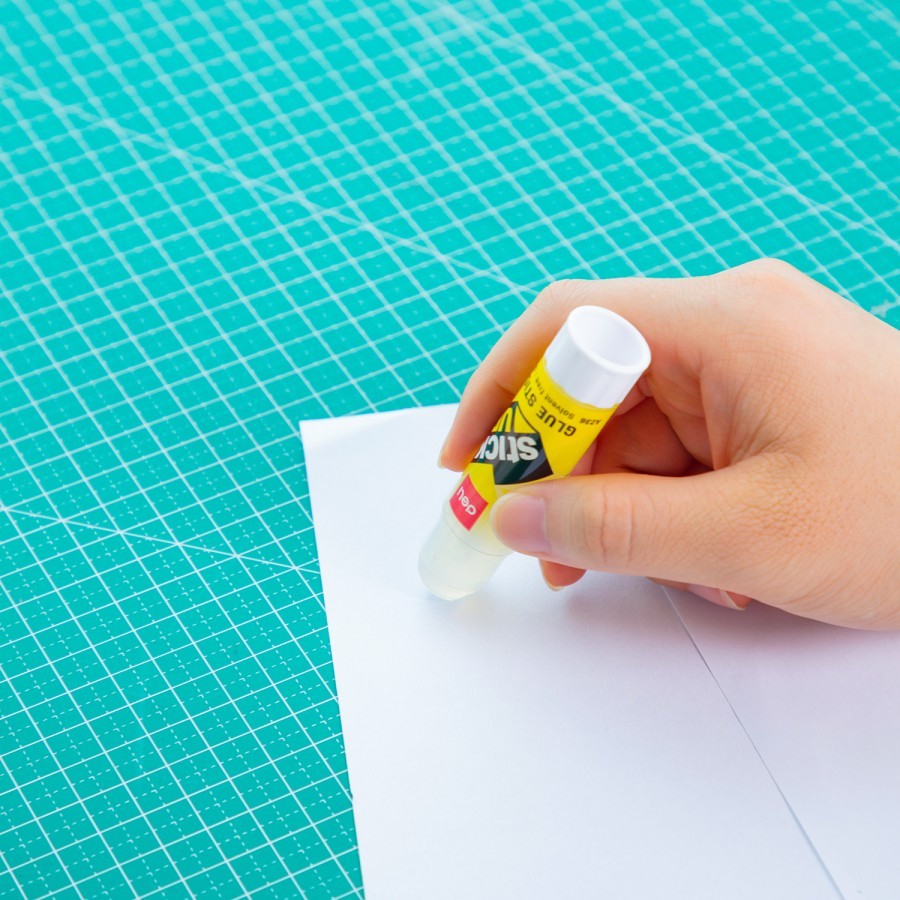 

Deli EA23610 Glue Stick Lem Stik 8 gram Aman Dan Tidak Beracun