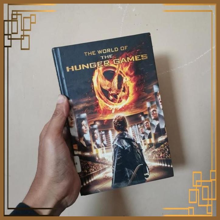 

[ADG] Buku Import The world of the Hunger games