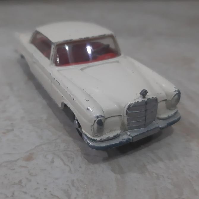 Corgi Mercedes 220SE no hotwheels Matchbox antik England 1:43 full bes