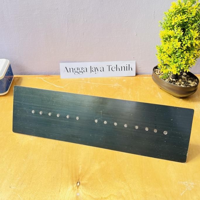 Raskam Atau Roskam Plat Baja 35Cm ( Alat Acian Tembok )