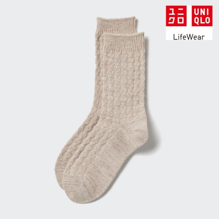 Uniqlo Heattech Kaos Kaki Kabel 02