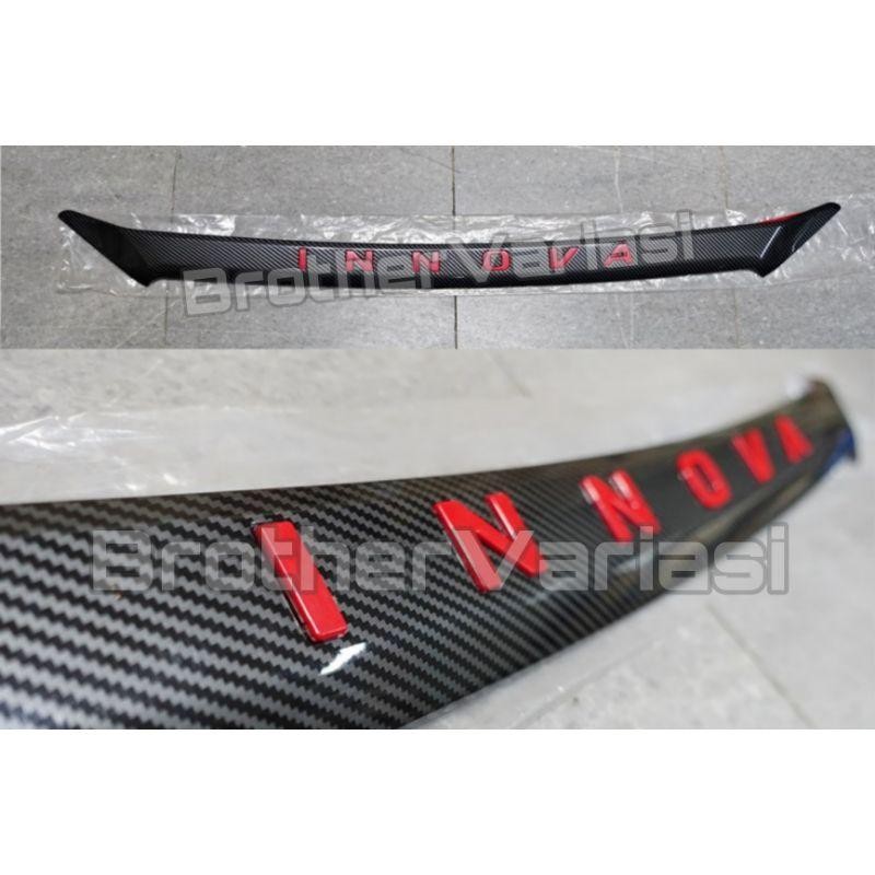 Lis Kap Mesin Innova Carbon Glossy Lis Merah Hood Molding