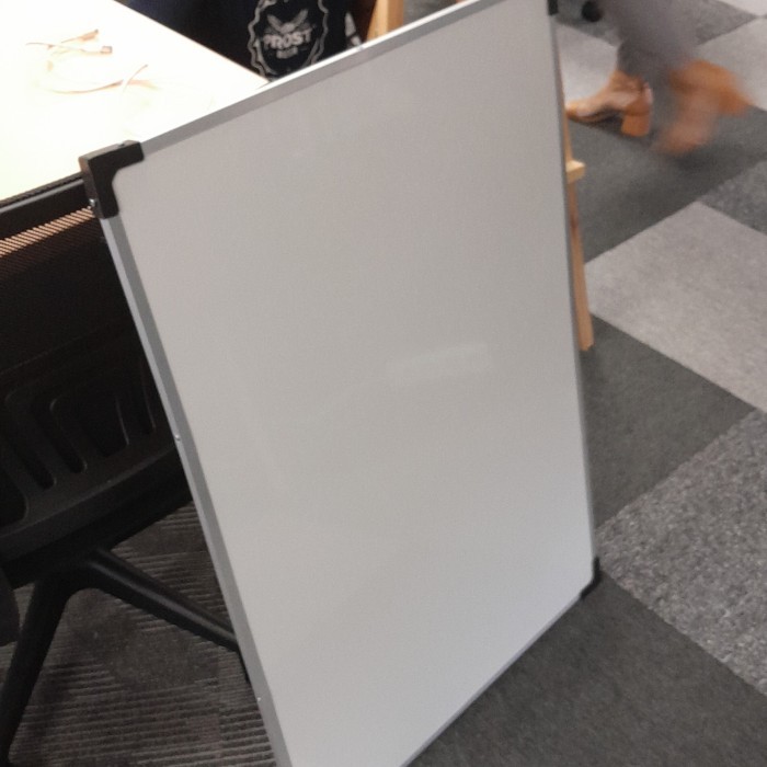 

TERBARU papan tulis whiteboard gantung non magnetik ukuran 70x100cm BISA GRAB!