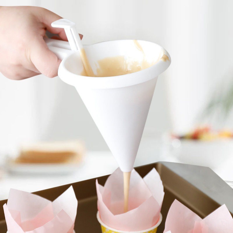 

Corong Dispenser Adonan Kue Adjustable Hand Hold Pancake - CTX220 - Putih | PBV