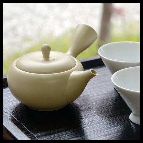 

KYUSU - TAKASUKE IVORY KYUSU