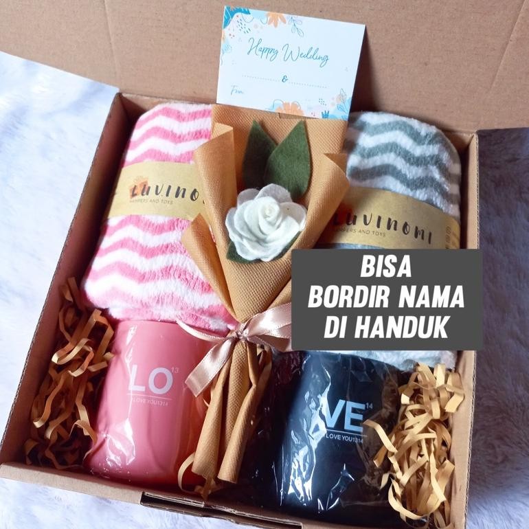 

Hampers pernikahan handuk motif bisa BORDIR NAMA dan cangkir couple ,kado wedding,anniversary dll