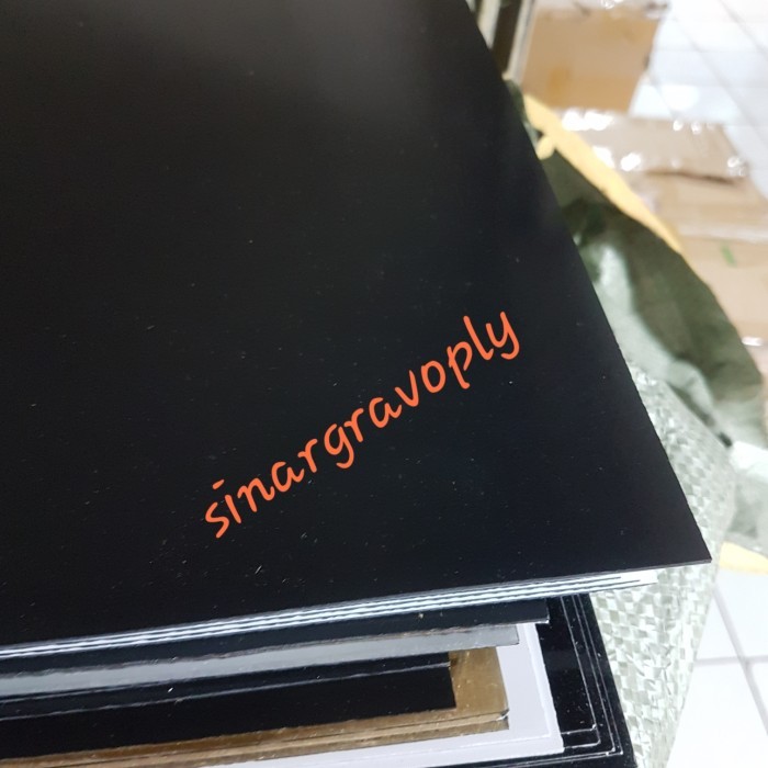 

NEW gravoply hitam teks putih bahan gravir nametag 120x60cm tebal 1.5ml
