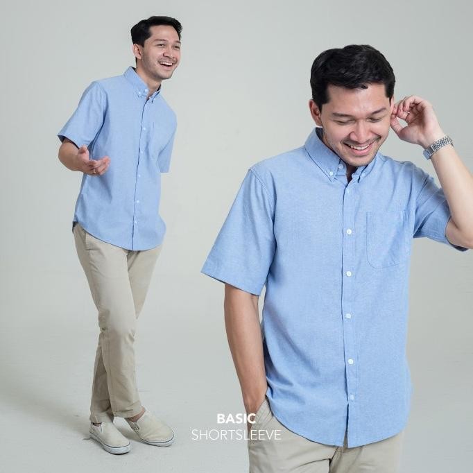 

BLUE- KEMEJA POLOS PRIA WOODCUTTER BASIC SHORTSLEEVE - LIGHT BLUE PENDEK