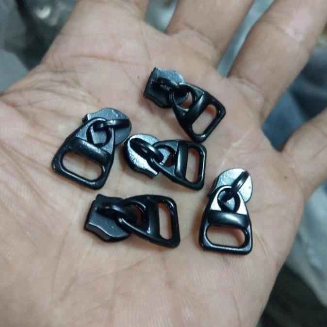 800 pcs kepala resleting black nikel (u/ rel Coil plastik no.5).