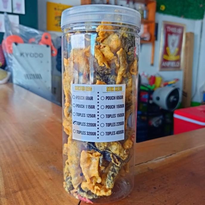 

Keripik Kulit Ikan Salmon Salted Egg Cemilan Enak Kekinian 175Gr