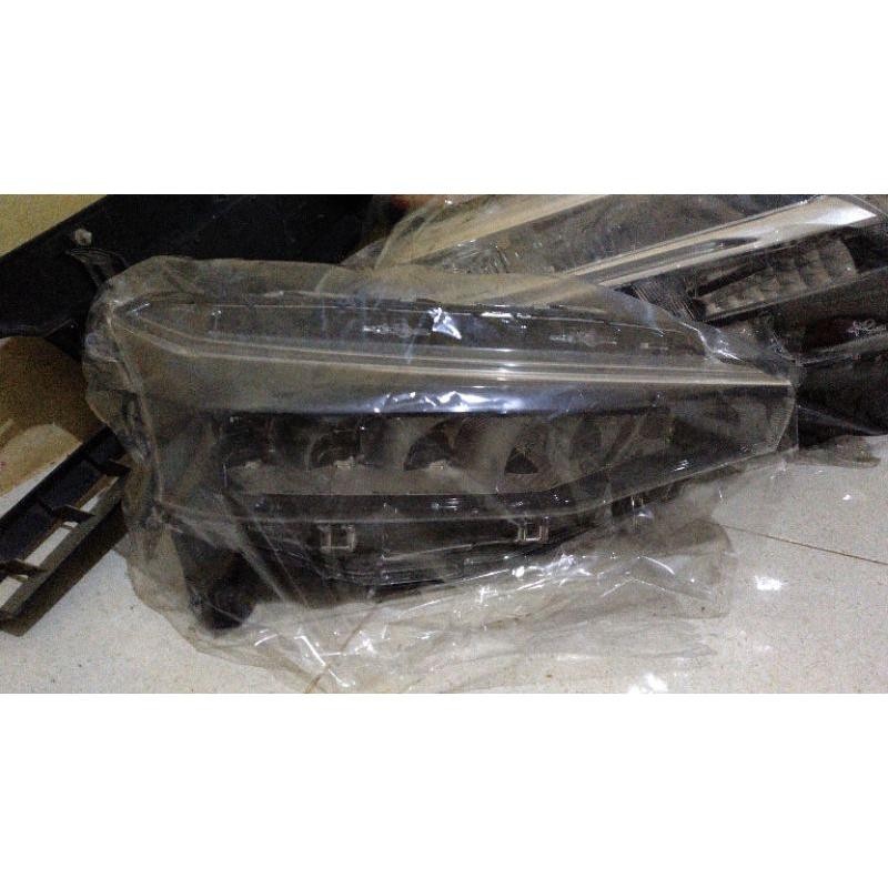 Lampu Depan Mobil Avanza 2022