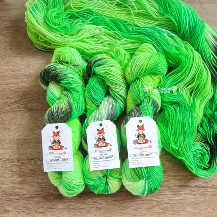 

Handdyed Sock Yarn#2 - TWILIGHT GREEN