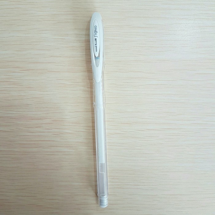 

TERBARU PULPEN UNIBALL SIGNO PUTIH UM-120AC 0.7