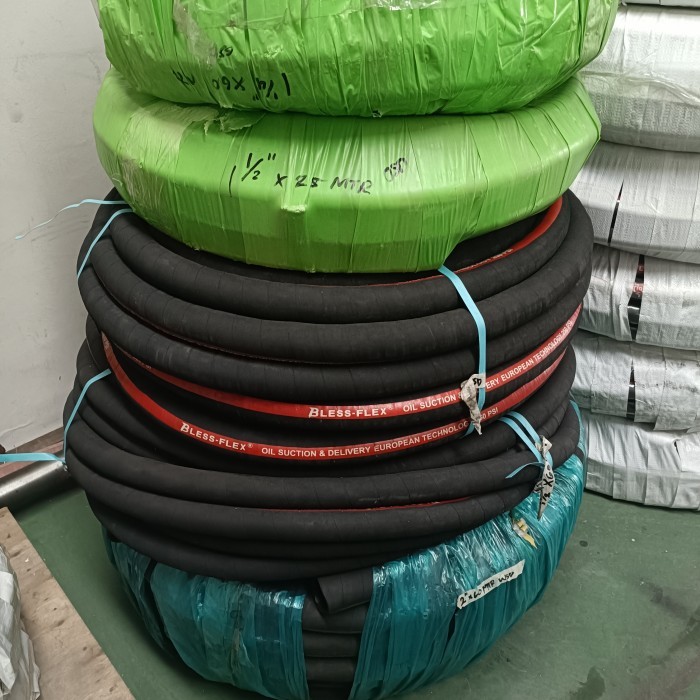 selang karet 4 inch / rubber hose oil suction 250 psi, per meter