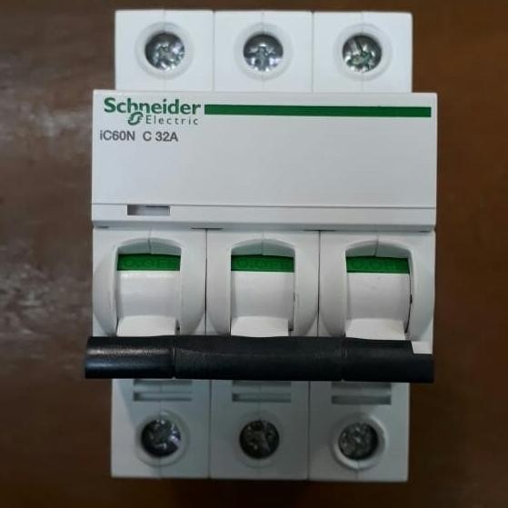 MCB IC60N 3P 32A SCHNEIDER