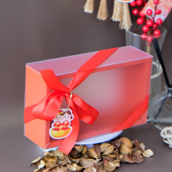 

Imlek UK. 22X22X8 CM BOX KUE MERAH MIKA BURAM COCOK UNTUK NATAL IMLEK !NEW