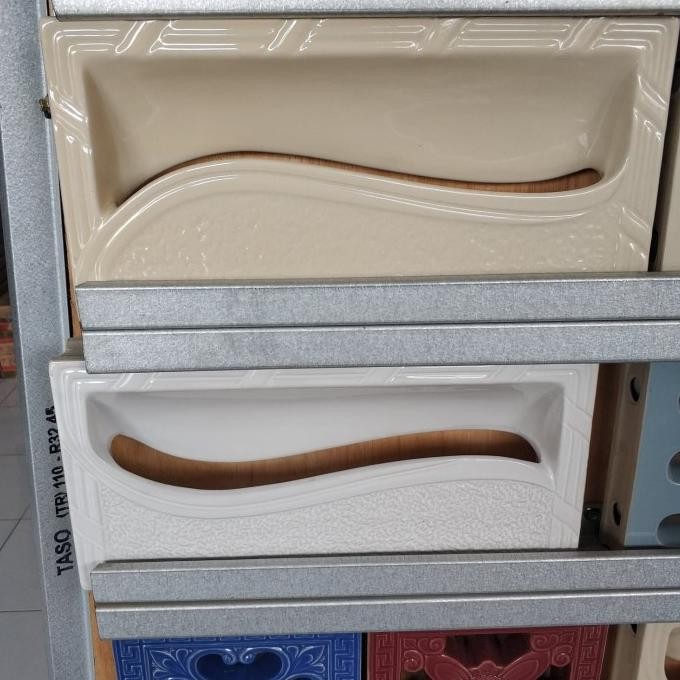 Silahkan Order] Loster minimalis keramik trisensa uk 20x40 roster