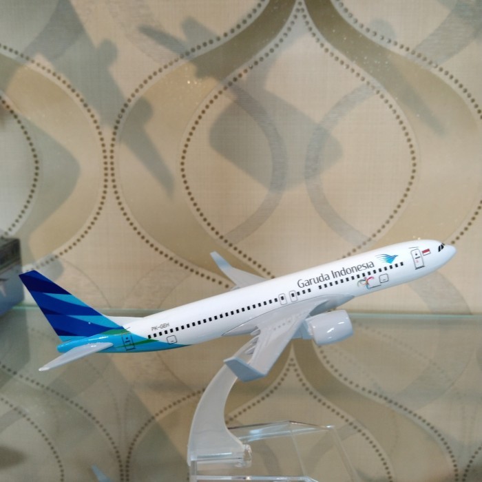 Miniatur Diecast Garuda Indonesia Boeing 737 16 centi tidak ada roda