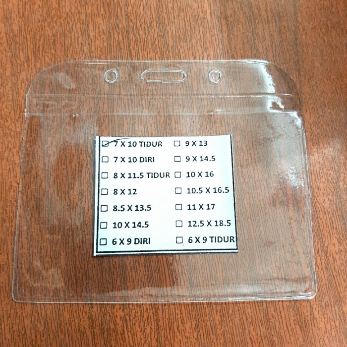 

Plastik Name Tag ID Card 7x10 Tidur 1 Pak isi 100 / Plastik Bening BERKUALITAS Kode 38