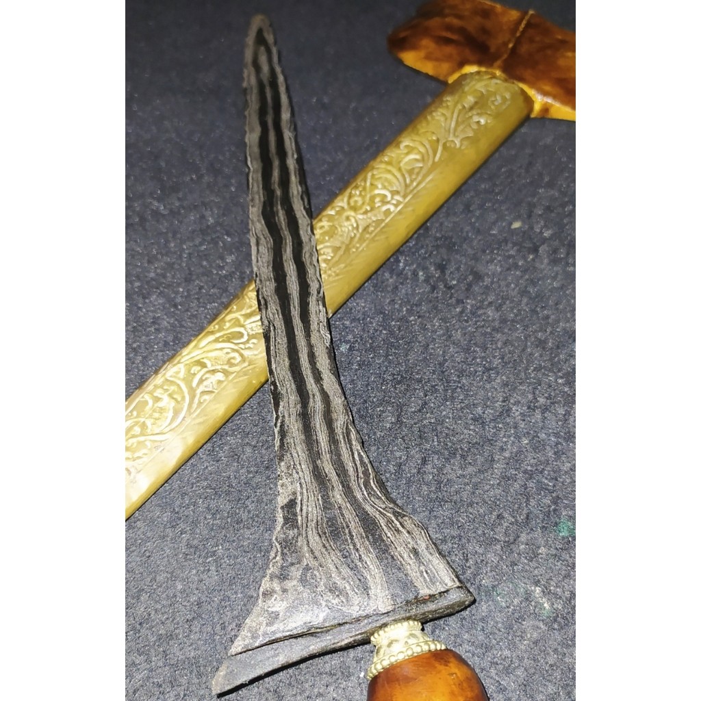 Brojol Pamengkang Jagad Dwi Pamor Tejo Kinurung Jung Gunung Mataram