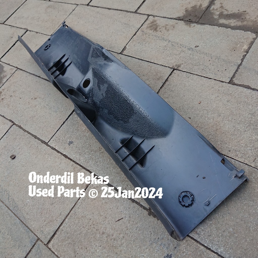 cover trim lock bagasi Suzuki Aerio 2005