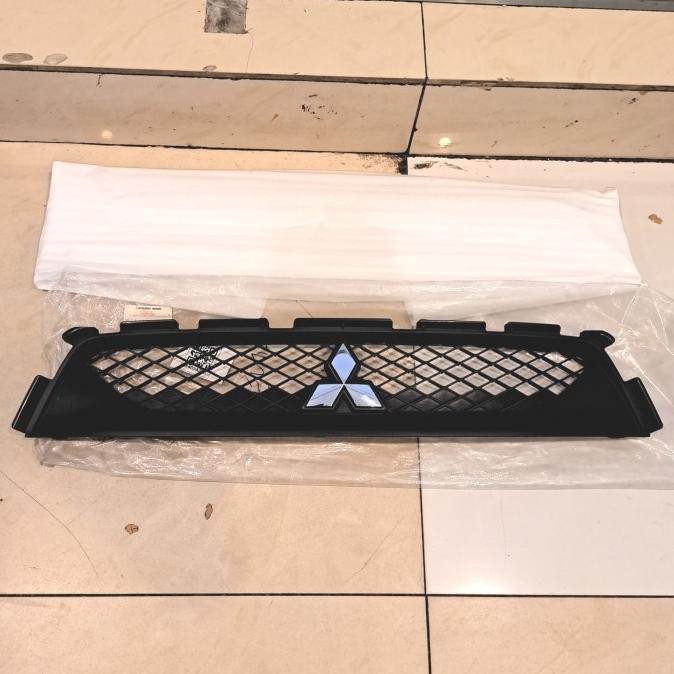 GRILL ATAS ASLI MITSUBISHI OUTLANDER 2012 TERBAIK