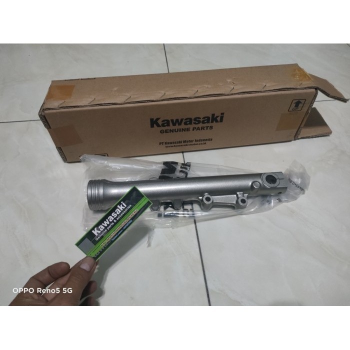 tabung bottom shock depan ninja r ninja ss kanan original Kawasaki