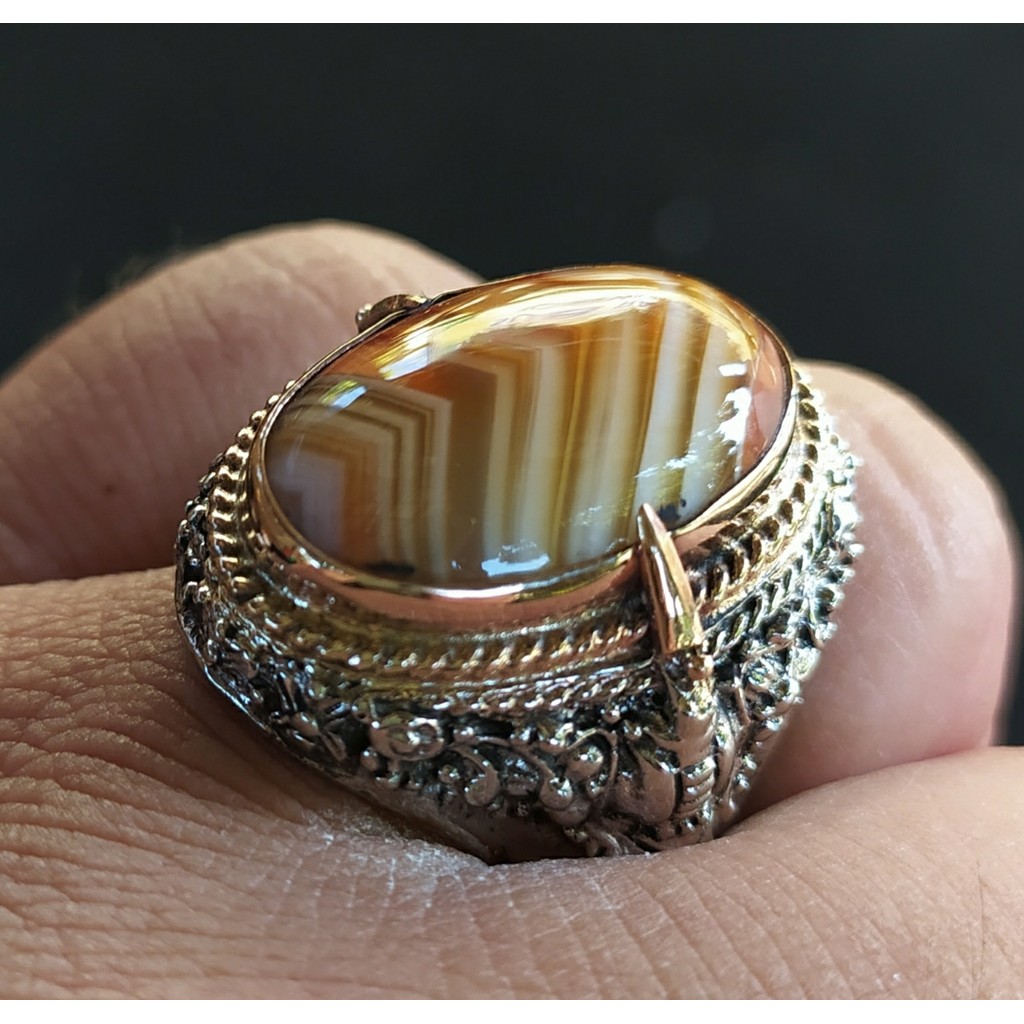 Natural Ginggang Motif Junjung Derajat Multi Color Super Medium Size Ring Ukir Cakra Bali